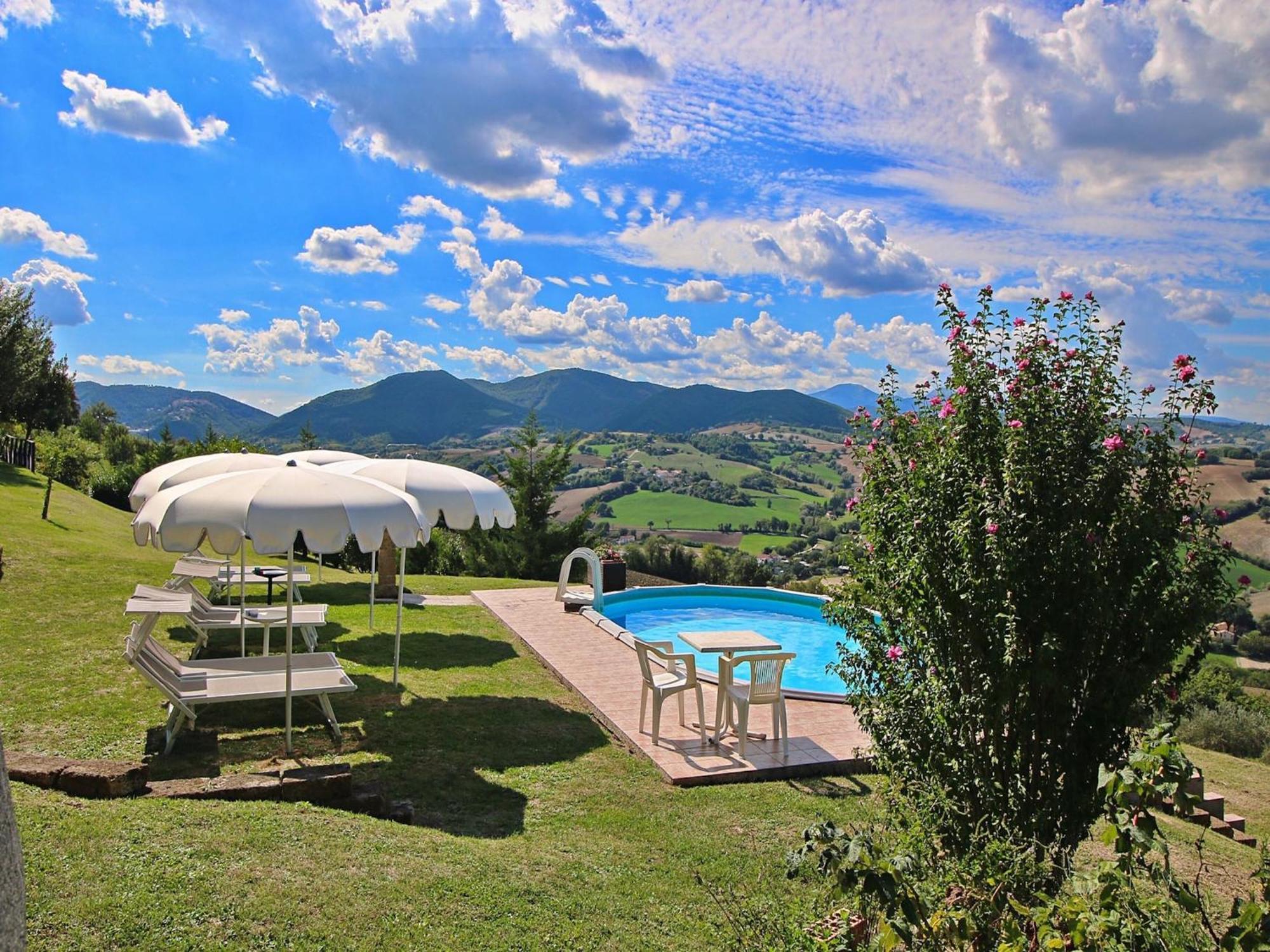 Nice Flat In Arcevia With Swimming Pool Eksteriør billede