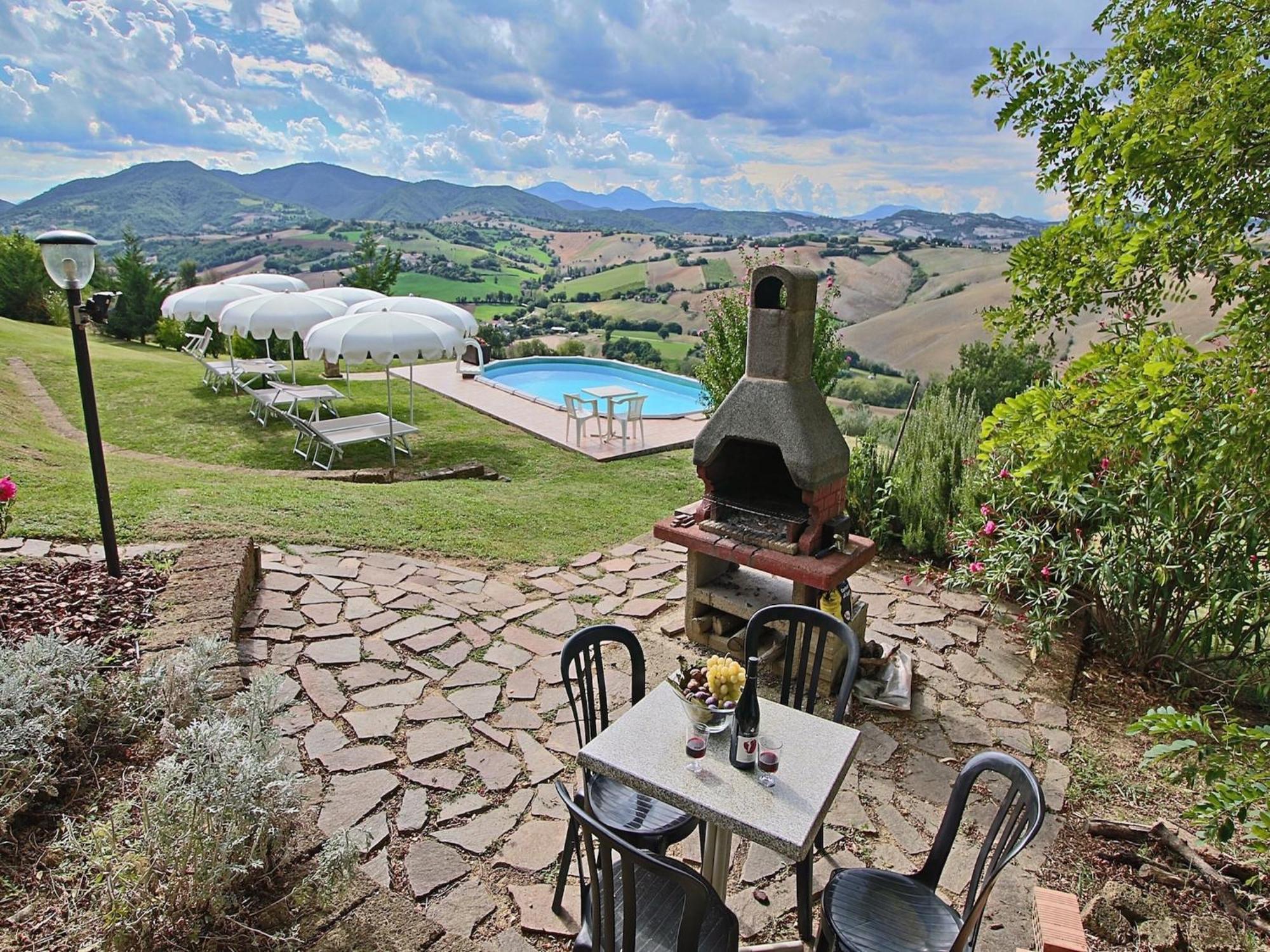Nice Flat In Arcevia With Swimming Pool Eksteriør billede